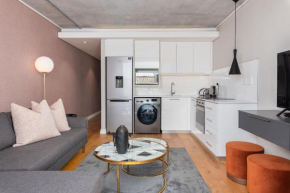 Docklands Deluxe Apartments with spacious balcony in De Waterkant